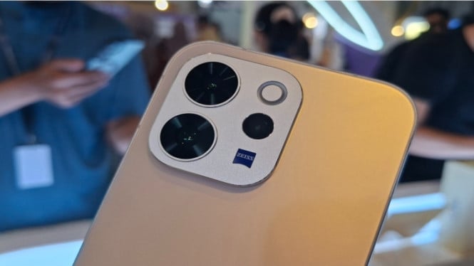 vivo V70 Series Rilis: Kamera ZEISS dan Baterai 7.000mAh