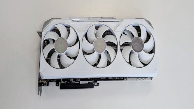 Gigabyte Radeon RX 9070 XT Gaming OC Ice: Review & Performa