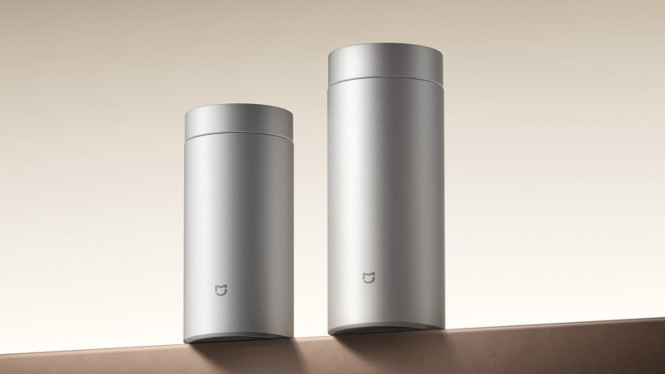 Termos Xiaomi Mijia Titanium Thermos Cup Ti2 warna Moonlight Silver dengan material titanium murni.