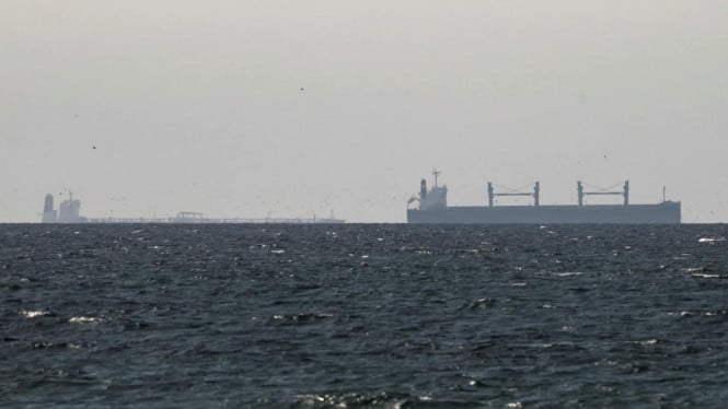 Iran nyatakan Selat Hormuz terbuka untuk kapal komersial, data pelacakan tunjukkan lalu lintas masih minim