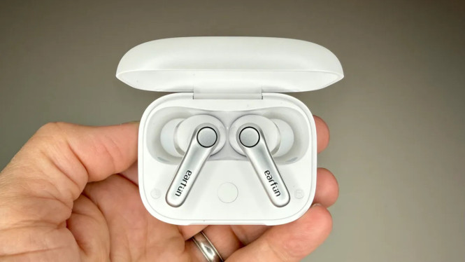 Promo EarFun Air Pro 4: Earbuds Canggih Kini Cuma $63!