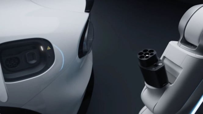 Xiaomi Luncurkan Lengan Robotik Otomatis Isi Ulang Mobil Listrik di Rumah