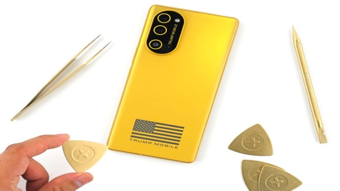 Trump T1 Phone Bongkar Perbedaan Mengejutkan dengan HTC U24 Pro