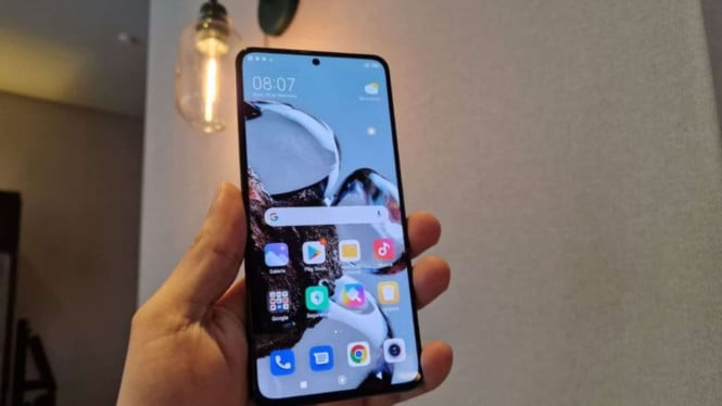 Deretan HP dengan Fitur Fast Charging Paling Ngebut yang Bisa Kamu Beli di Indonesia