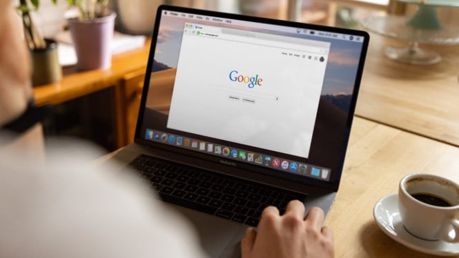 Kampanye iklan Google yang mengarah ke Custom GPT palsu Plus 5.6 di chatgpt.com menyebarkan remote access trojan ke PC Windows.
