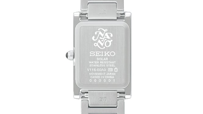 Seiko HFJ (kiri) tampak lebih kecil dan tipis dibandingkan Cartier Tank (kanan)