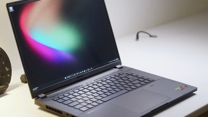 Gigabyte Aorus Master 16 Gen 2 menggabungkan prosesor AMD Ryzen 9 9955HX3D dan kartu grafis Nvidia GeForce RTX 50 Series.