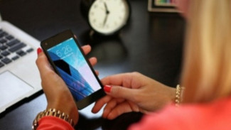 Pingin Terlihat Kece tapi Low Budget? Kalian Bisa Pakai 3 Handphone Ini