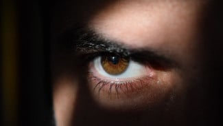 Kelebihan Perempuan yang Menutup Diri, Ternyata Memiliki Hati yang Kuat