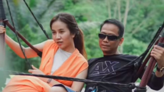 Pamer Rumah Baru Miliaran, Doddy Sudrajat Bawa Mayang Liburan Keluar Negeri, Sindir Fuji An?