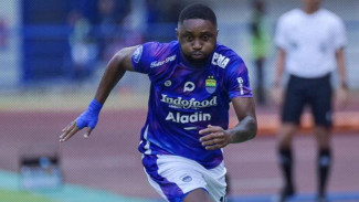 Persib Bandung Unggul Sementara Atas Barito Putera 1-0 Babak Pertama, Levy Madinda Cetak Gol