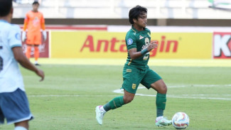 Jelang Persebaya Vs PSM Makassar, Uston Nawawi Puji Kinerja Andre Oktaviansyah