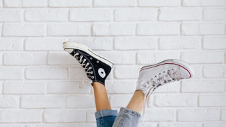 Risiko Menggunakan Sepatu Kekecilan: Penyakit Kulit Mengintai