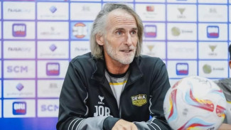 Jan Olde Riekerink Tak Gentar Lihat Kekuatan Persib: Tiap Tim Punya Kelemahan