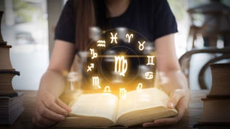 Ramalan Zodiak Besok 17 April 2024: Libra Jangan Cuma Diam, Tentukan Prioritas Hidup Anda