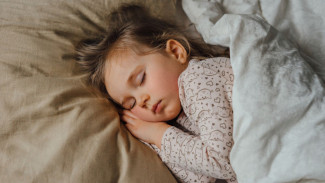 Moms Wajib Tahu! Ini 7 Manfaat Tidur Siang untuk Pertumbuhan Anak 