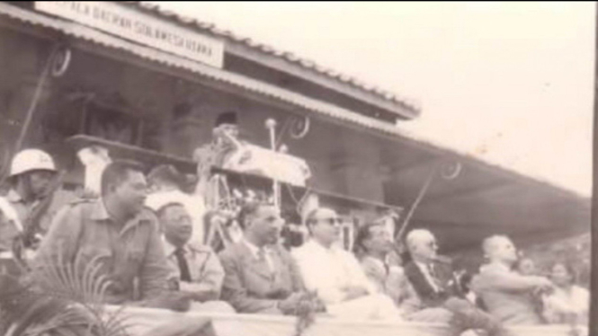 Presiden Ir Soekarno menyampaikan pidato