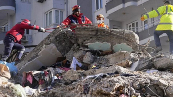 Reruntuhan akibat gempa di Turki