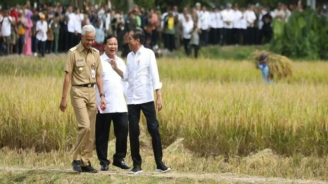 Ganjar Pranowo dan Prabowo Subianto dampingi Jokowi di Kebumen