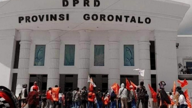 Massa aksi demo hari buruh di Gorontalo