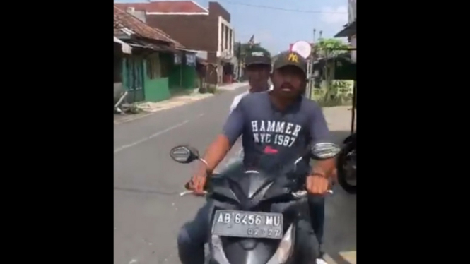 Dua pria di Jogja ngaku dari Samsat mau tarik motor di jalan