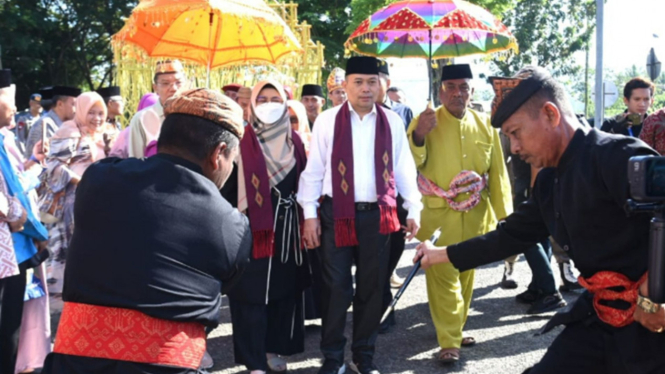 Adat mopotilolo sambut Ismail Pakaya di Gorontalo