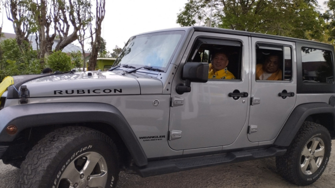 Hendra Hemeto tumpangi jeep Rubicon ke KPU