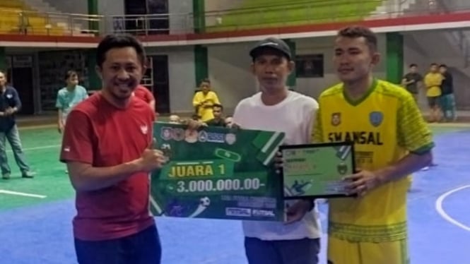 Jayusdi Rivai serahkan hadiah juara 1 Liga Futsal Regional Gorontalo