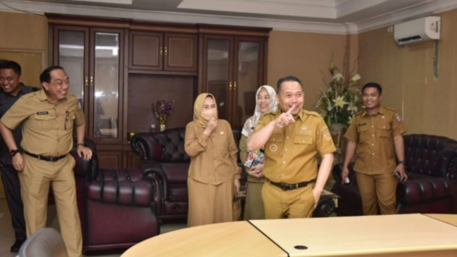 Ismail Pakaya tinjauan gedung kantor Gubernur Gorontalo
