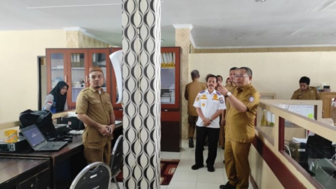 Penjagub Gorontalo Ismail Pakaya tinjau kantor Dinas Perhubungan
