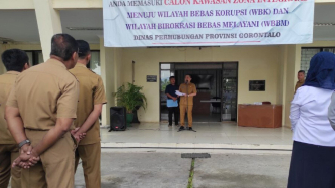 Penjagub Gorontalo Ismail Pakaya pimpin apel pegawai