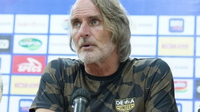 Pelatih Dewa United Jan Olde Riekerink