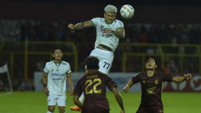 Duel PSM Makassar vs Persib Bandung