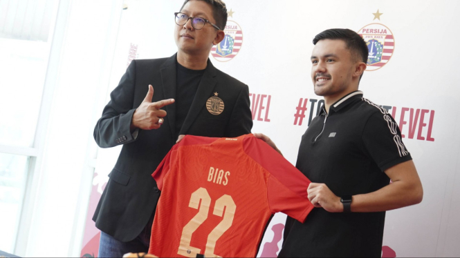 Oliver Bias diperkenalkan ke suporter Persija