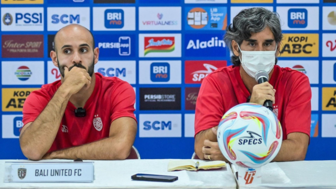 Stefano Cugurra kelang pertandingan Persib vs Bali United