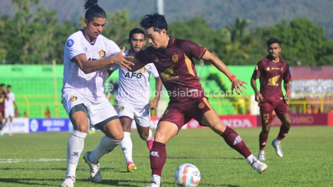 Duel PSM Makassar vs Persik Kediri