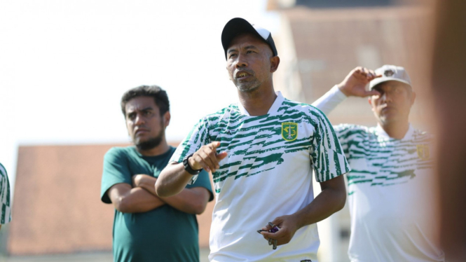 Karteker pelatih Persebaya, Uston Nawawi