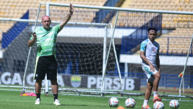 Pelatih Persib, Bojan Hodak siap tampil all out lawan PSIS Semarang
