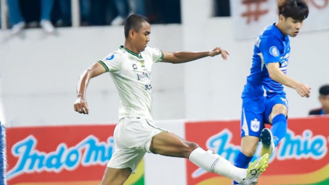 Persib unggul sementara 1-0 atas PSIS Semarang