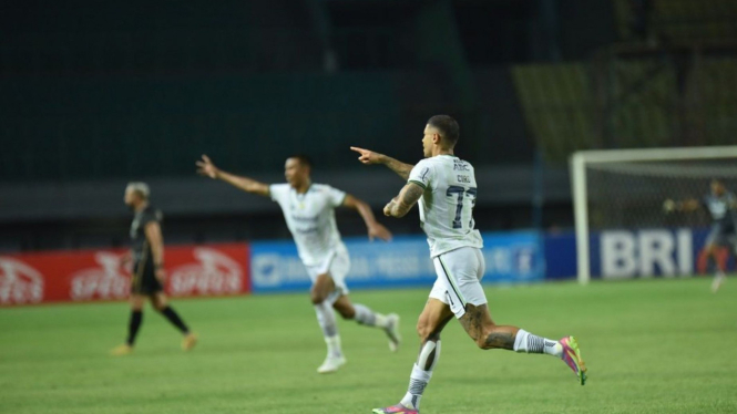 Ciro Alves cetak gol ke-1000 Persib Bandung