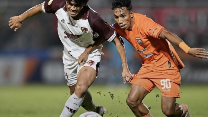Duel Borneo FC melawan PSM Makassar