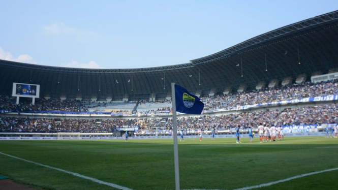 Kemenangan Persib Bandung atas Dewa United ternodai ulah bobotoh