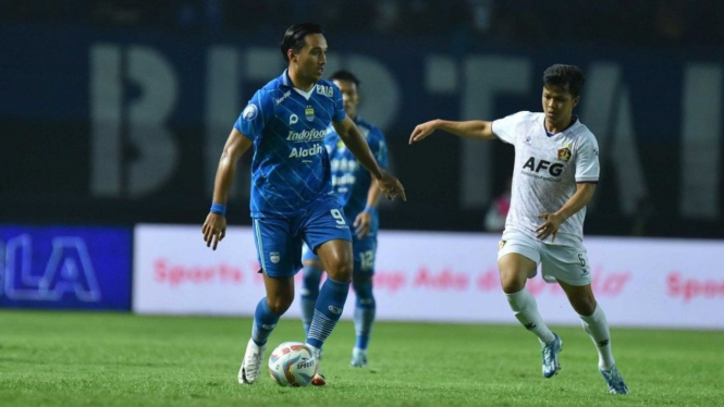 Duel Persib Bandung vs Persik Kediri