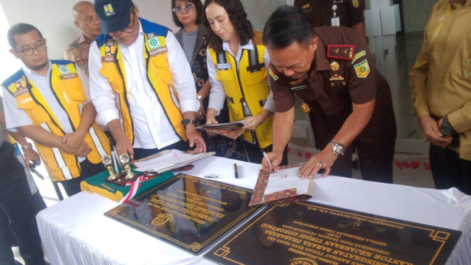 Kajati Gorontalo resmikan rumah susun dan gedung PTSP