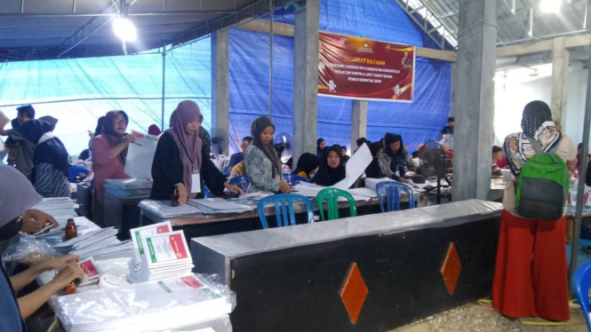Aktivitas sortir lipat surat suara KPU Kabupaten Gorontalo