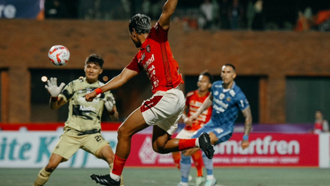 Duel Bali United vs Persib Bandung