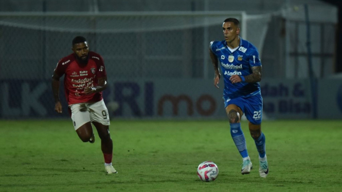 Bek Persib Bandung, Alberto Rodriguez