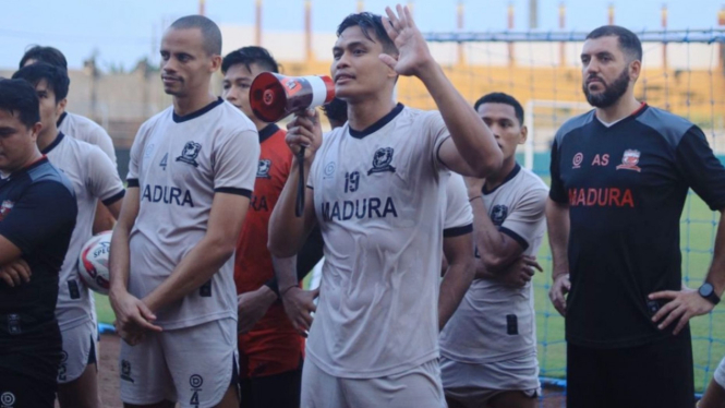 Kapten Madura United, Fachruddin Aryanto temui suporter