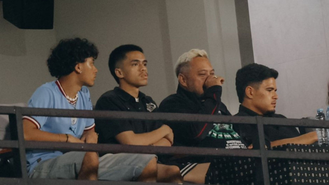 Ragnar Oratmangoen nonton Bali United vs Borneo FC