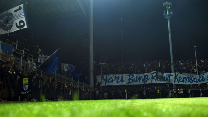 Ribuan Bobotoh hadir di latihan Persib